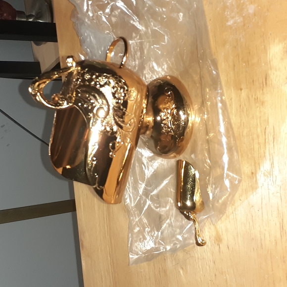 Holiday Imports Inc. Tarnish Protected Crown Gold Scuttle. - Picture 3 of 6